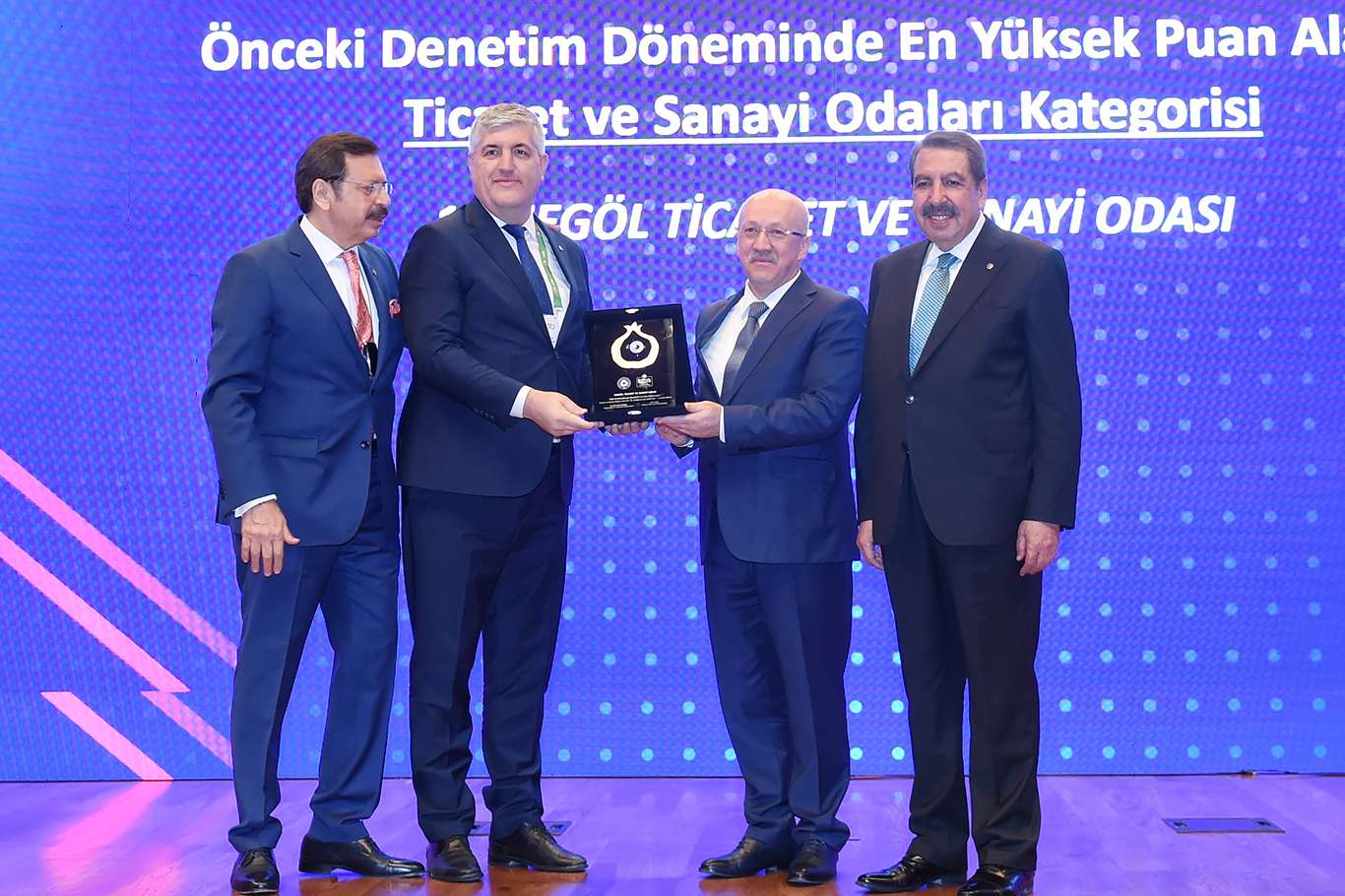 Ticaret ve Sanayi Odaları arasında en yüksek puan alan İTSO Türkiye birincisi oldu Ticaret ve Sanayi Odaları arasında en yüksek puan alan İTSO Türkiye birincisi oldu
